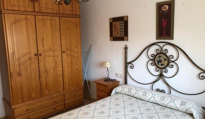 CONFORTABLE APARTAMENTO EN ROQUETAS DE MAR EN PRIMERA LÍNEA DE PLAYA