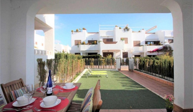 Casa Pamela apartamento a la playa con jardín y piscina comunitaria