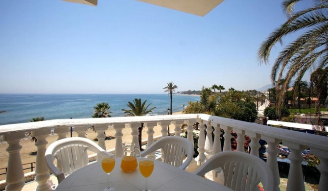 Lovely beachfront apartment Puerto Banus Marbella