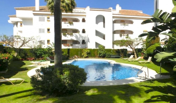 Apartamento Dúplex Guadalmina Baja