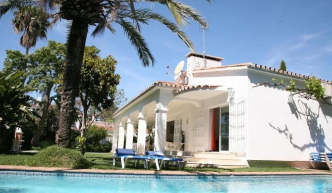 Beautiful Villa La Caracola heated pool Puerto Banus Marbella