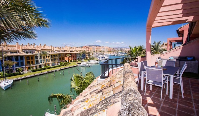 Sotogrande Marina 2 Bed Penthouse W. Large Terrace