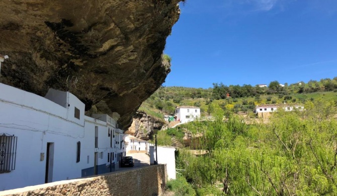 Casa entre Rocas Setenil